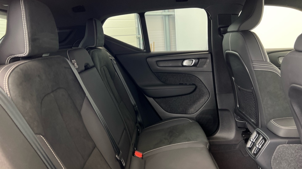 Used Volvo XC40 2023 for sale - 76379561: Photo 6