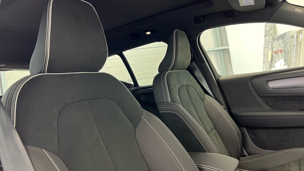 Used Volvo XC40 2024 for sale - 77018369: Photo 31