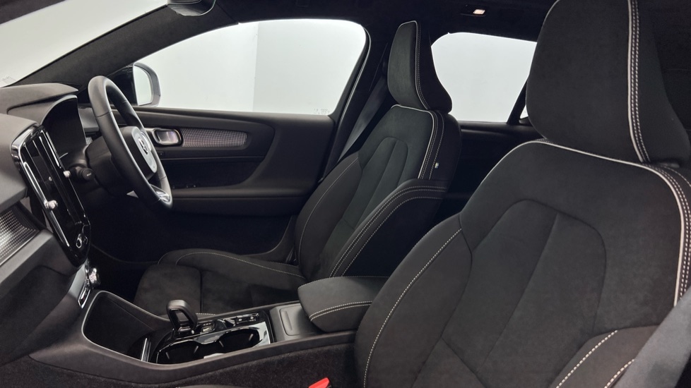 Used Volvo XC40 2024 for sale - 77205595: Photo 37