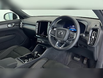 Used Volvo XC40 2024 for sale - 77205595: Photo