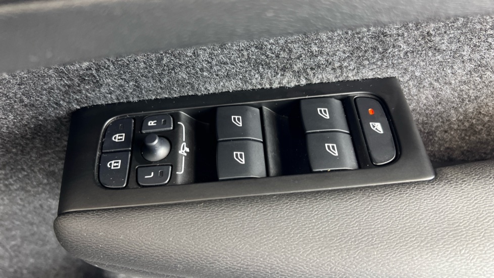 Used Volvo XC40 2021 for sale - 76528932: Photo 24