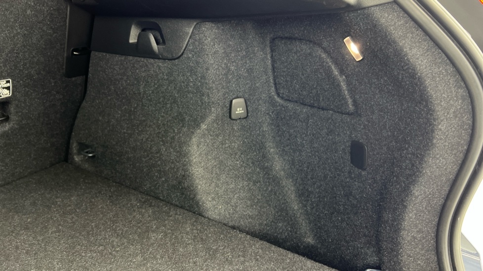 Used Volvo XC40 2021 for sale - 76528932: Photo 40