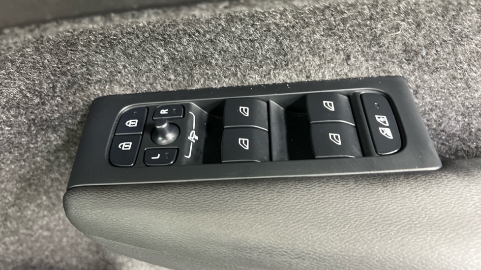 Used Volvo XC40 2025 for sale - 77950584: Photo 23