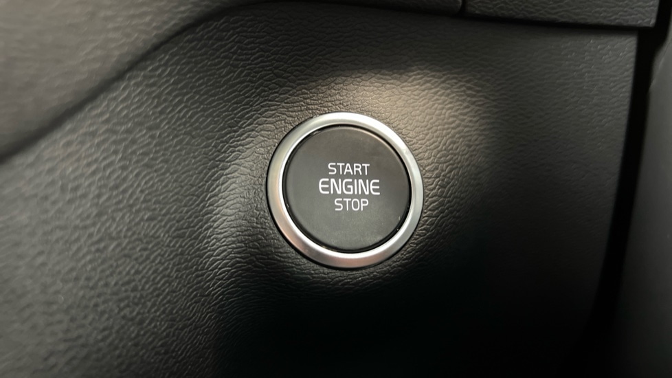 Used Volvo XC40 2025 for sale - 77950584: Photo 26