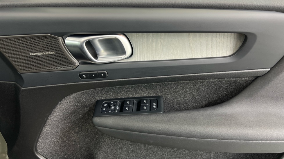 Used Volvo XC40 2025 for sale - 77950584: Photo 28