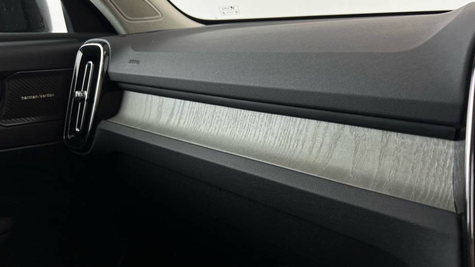 Used Volvo XC40 2025 for sale - 77950584: Photo 43