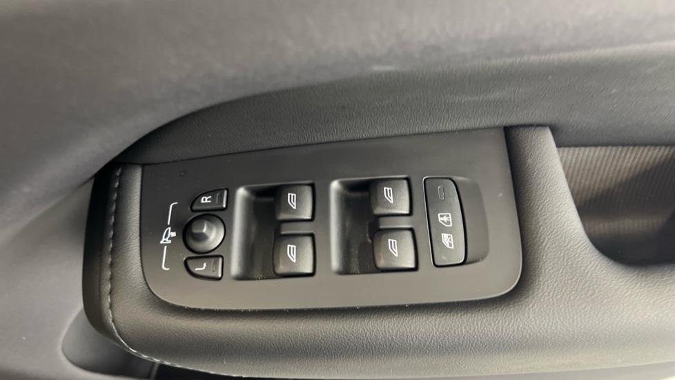 Used Volvo XC60 2024 for sale - 77995000: Photo 23