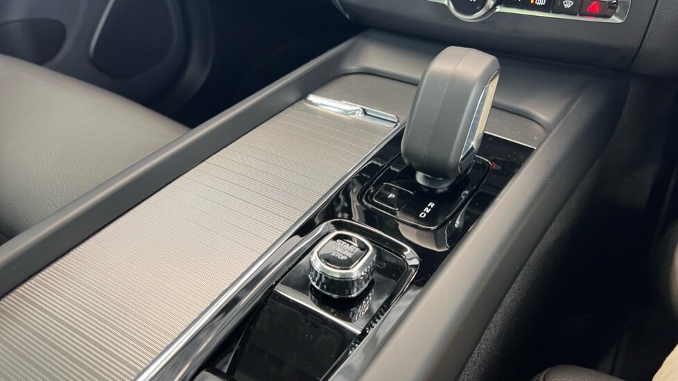 Used Volvo XC60 2024 for sale - 77995000: Photo 24