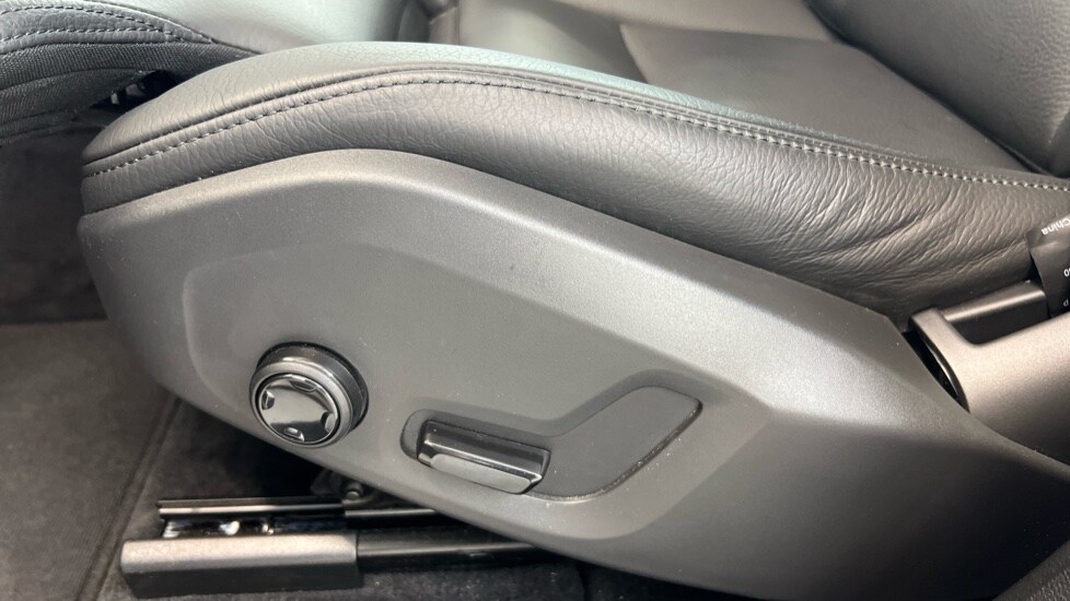 Used Volvo XC60 2024 for sale - 77995000: Photo 39