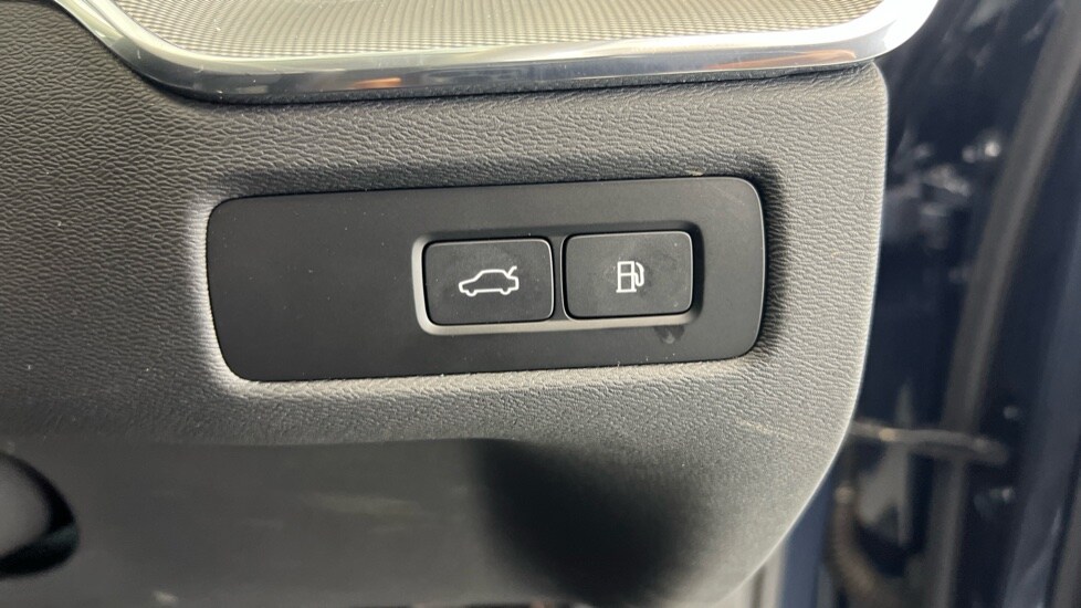 Used Volvo XC60 2024 for sale - 77995000: Photo 65