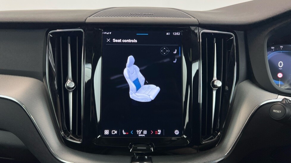 Used Volvo XC60 2024 for sale - 77995000: Photo 74