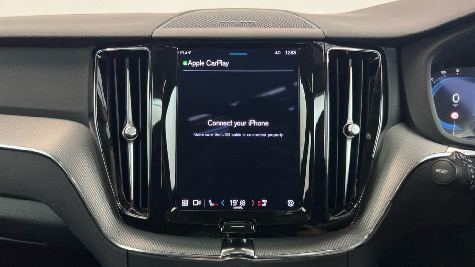 Used Volvo XC60 2024 for sale - 77995000: Photo 77