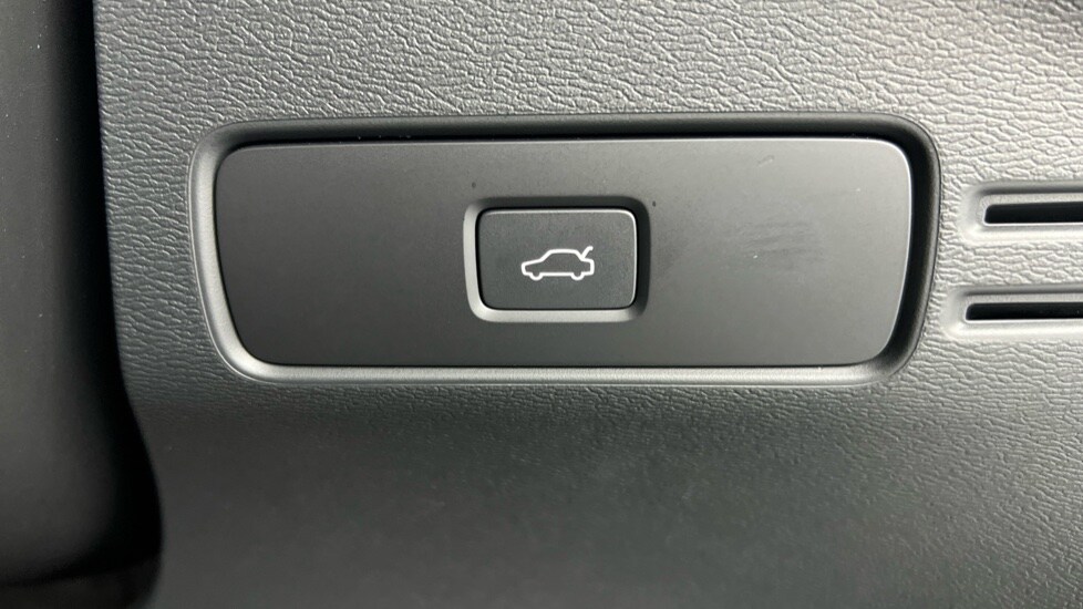 Used Volvo XC40 2022 for sale - 77581215: Photo 61