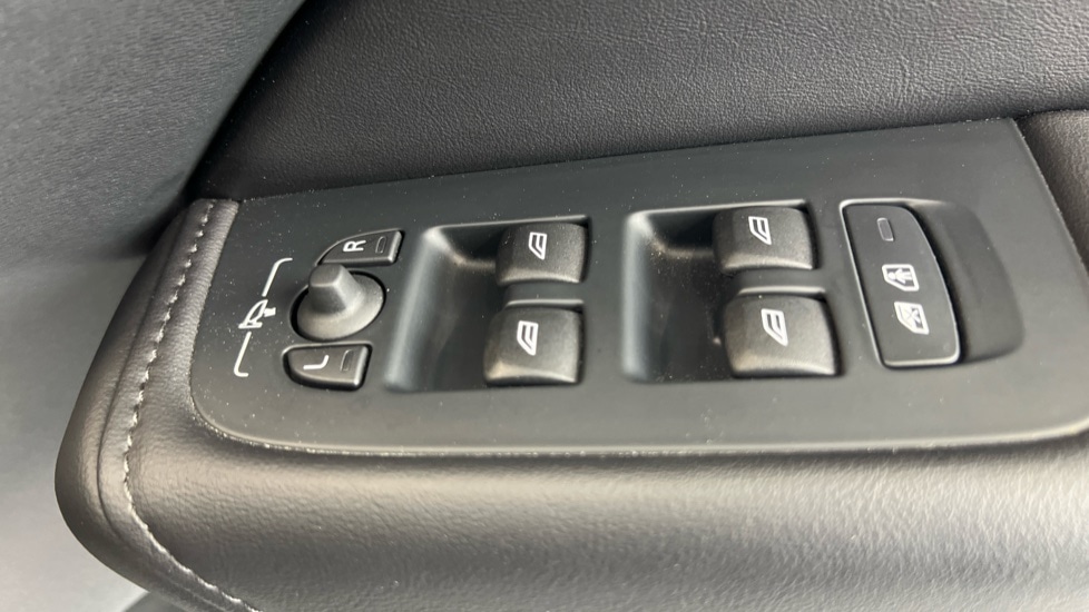 Used Volvo XC60 2022 for sale - 77010193: Photo 24