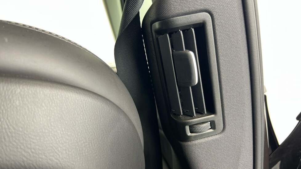 Used Volvo XC60 2021 for sale - 78215893: Photo 60