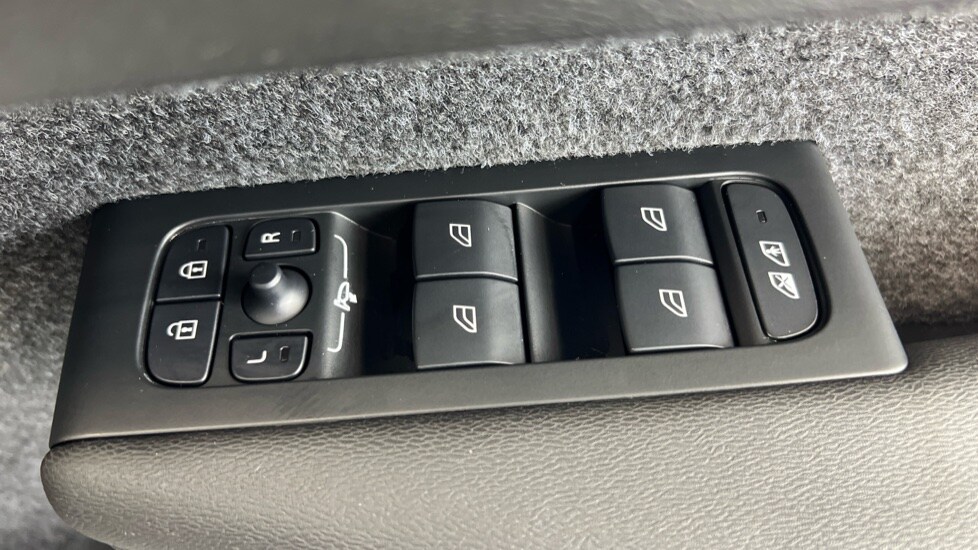 Used Volvo XC40 2025 for sale - 76023182: Photo 24