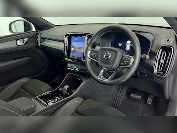 Used Volvo XC40 2025 for sale - 76023182: Photo 4