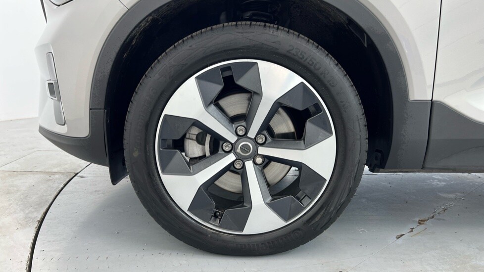 Used Volvo XC40 2025 for sale - 76023182: Photo 9