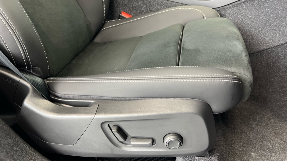 Used Volvo XC40 2025 for sale - 77133839: Photo 30