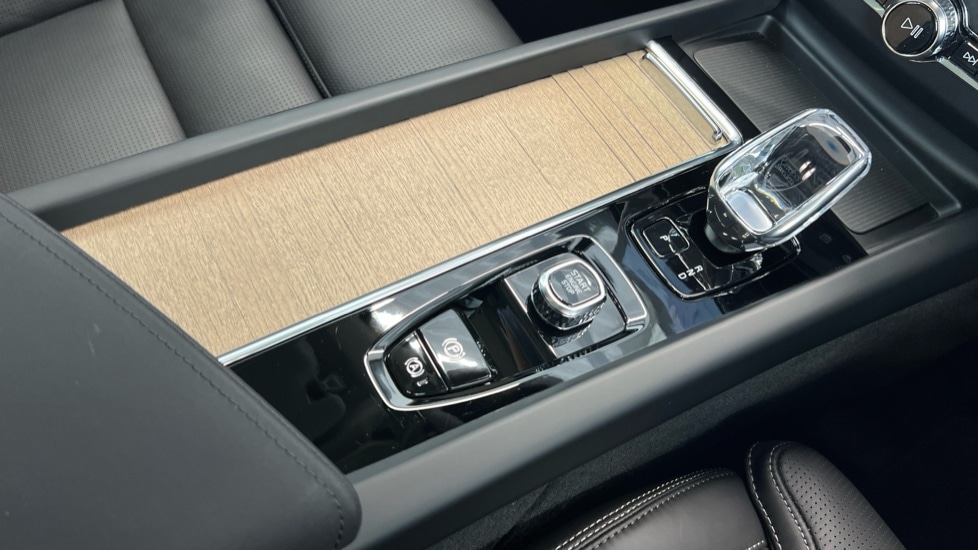 Used Volvo XC60 2025 for sale - 77261490: Photo 25