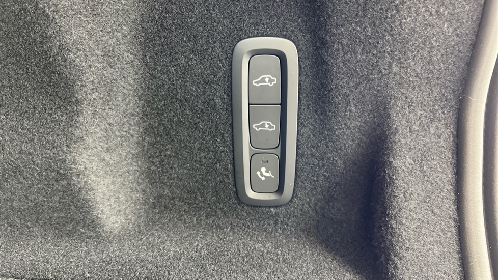 Used Volvo XC60 2025 for sale - 77261490: Photo 39