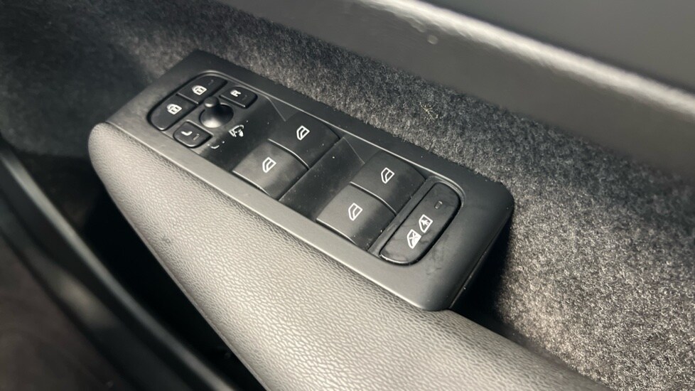 Used Volvo XC40 2023 for sale - 77480231: Photo 24