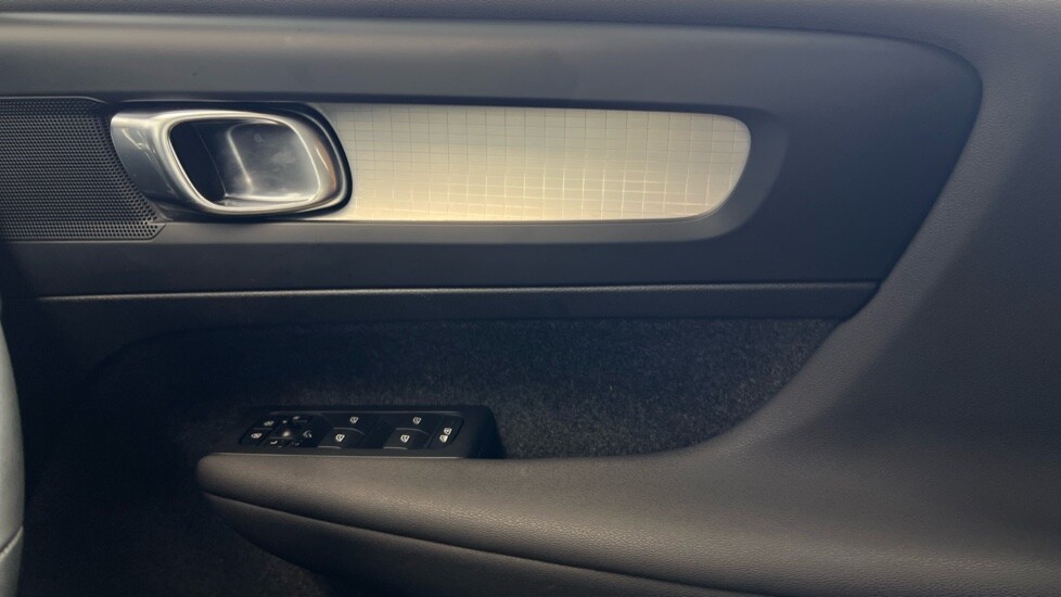 Used Volvo XC40 2023 for sale - 77480231: Photo 29