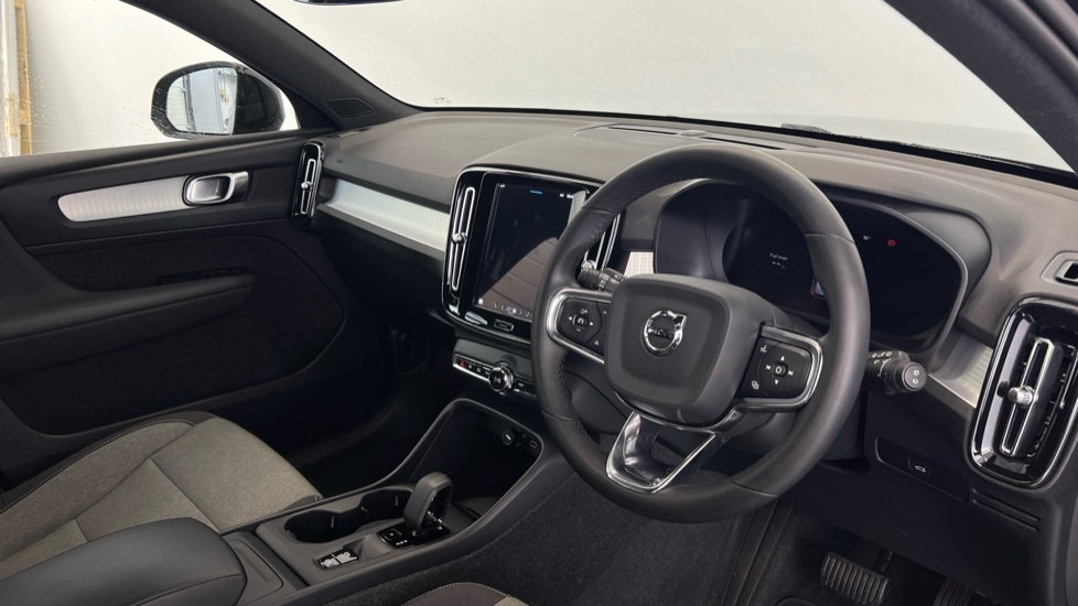 Used Volvo XC40 2023 for sale - 77480231: Photo 4