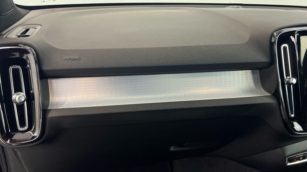 Used Volvo XC40 2023 for sale - 77480231: Photo 40