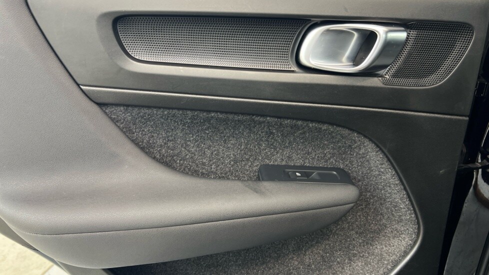 Used Volvo XC40 2023 for sale - 77480231: Photo 47