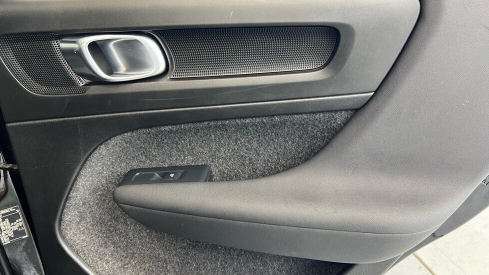 Used Volvo XC40 2023 for sale - 77480231: Photo 56