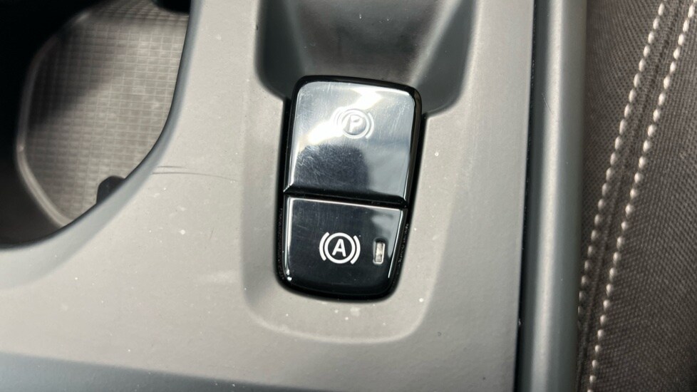 Used Volvo XC40 2023 for sale - 77480231: Photo 60