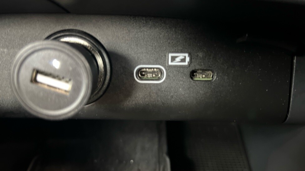 Used Volvo XC40 2023 for sale - 77480231: Photo 61