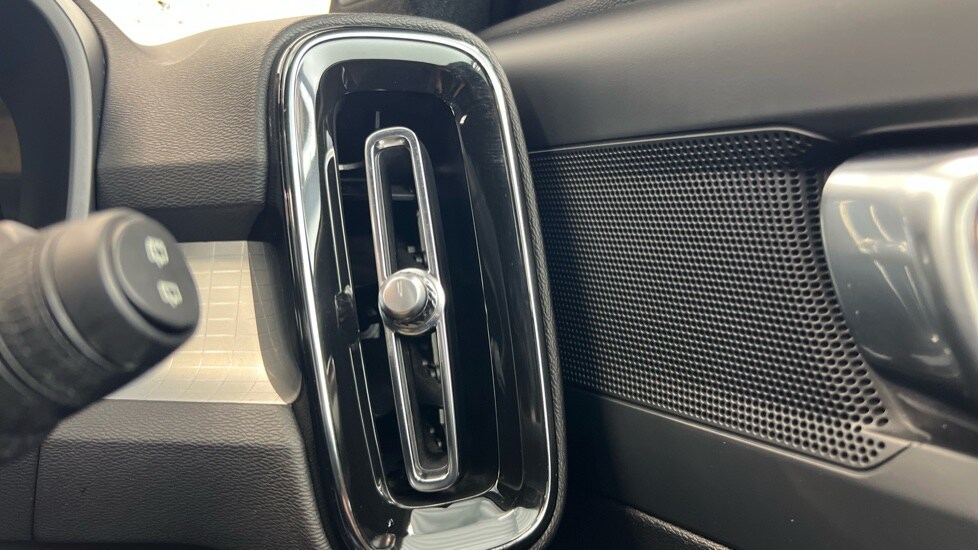 Used Volvo XC40 2023 for sale - 77480231: Photo 62