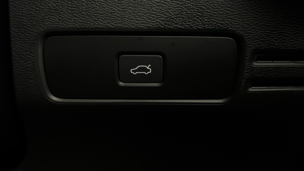 Used Volvo XC40 2023 for sale - 77480231: Photo 63