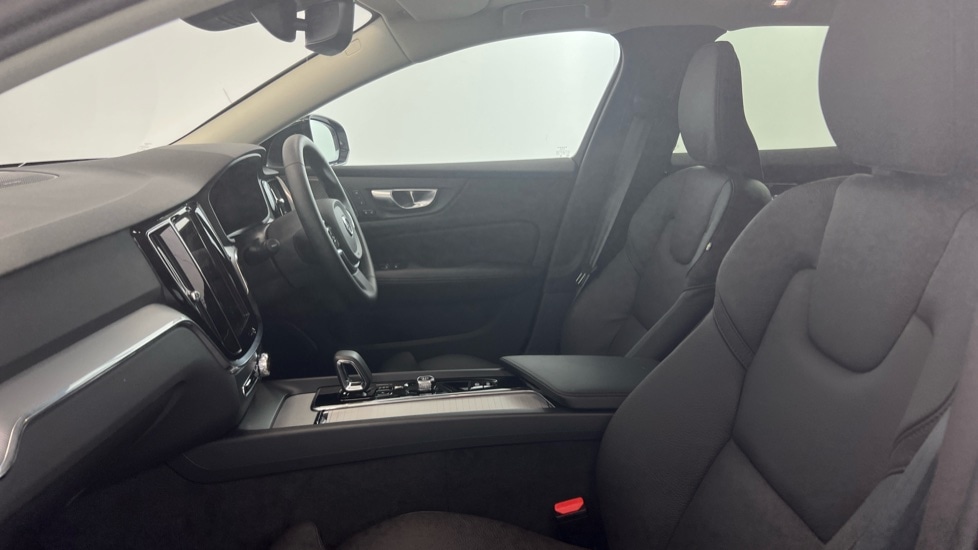 Used Volvo V60 2025 for sale - 78140505: Photo 37