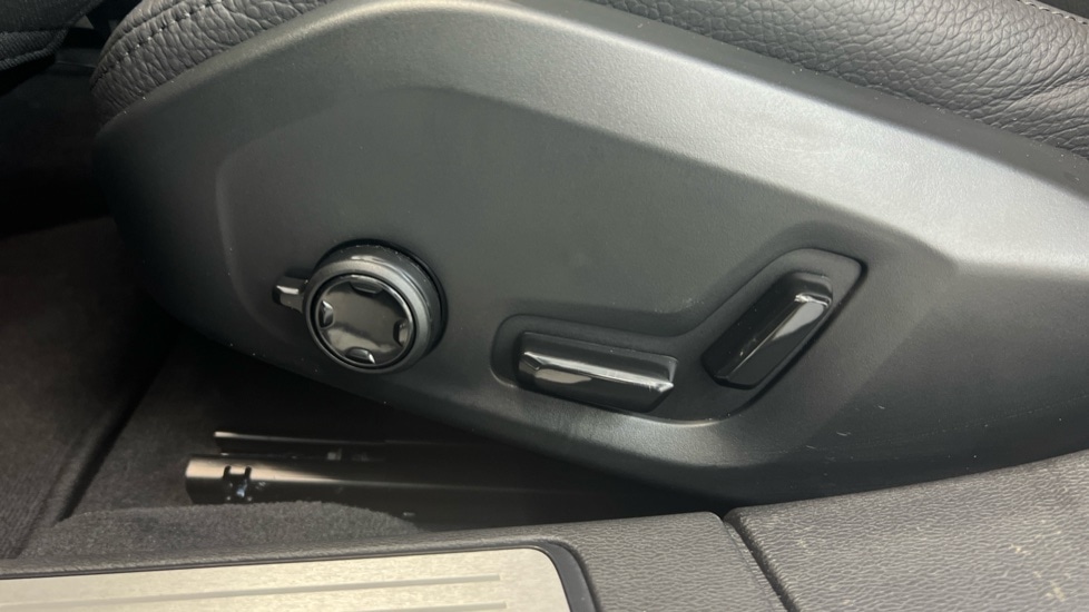 Used Volvo V60 2025 for sale - 78140505: Photo 40