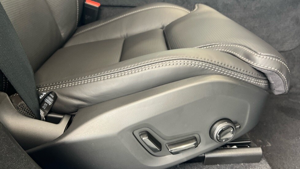 Used Volvo XC60 2026 for sale - 77648092: Photo 30