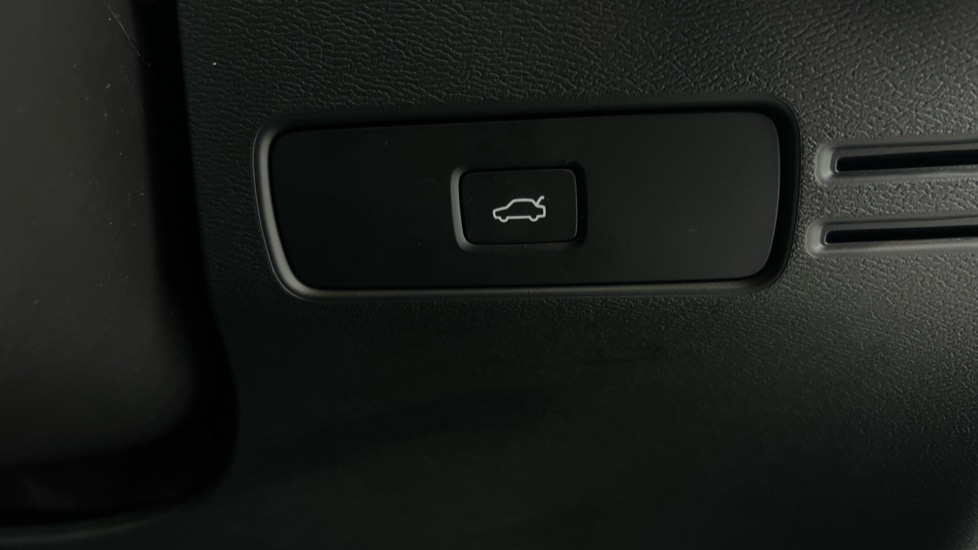 Used Volvo XC40 2022 for sale - 77634620: Photo 60