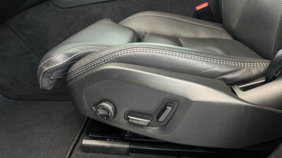 Used Volvo XC60 2025 for sale - 77504196: Photo 39