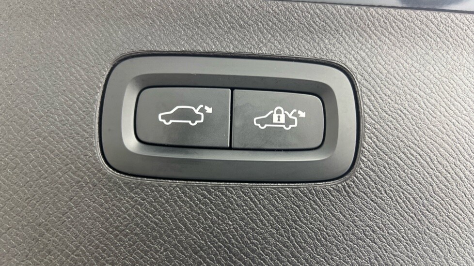 Used Volvo XC90 2023 for sale - 76948321: Photo 35