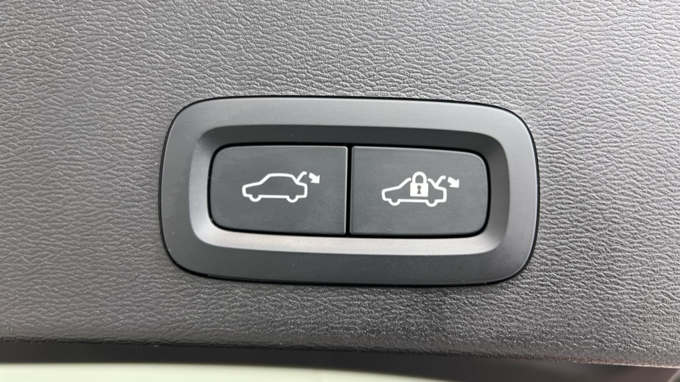 Used Volvo XC40 2023 for sale - 76528938: Photo 35