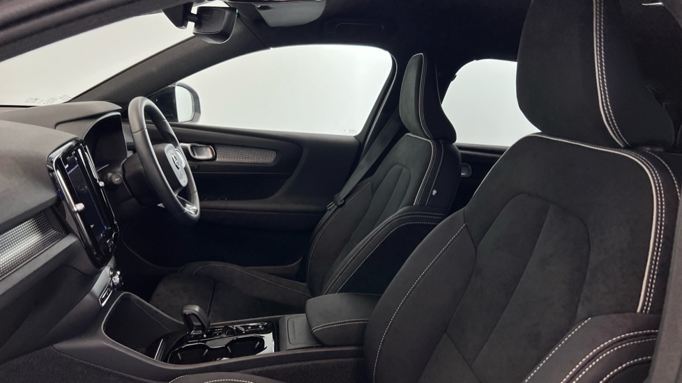 Used Volvo XC40 2023 for sale - 76528938: Photo 37