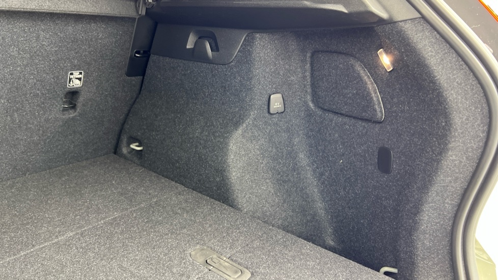 Used Volvo XC40 2023 for sale - 76528938: Photo 38