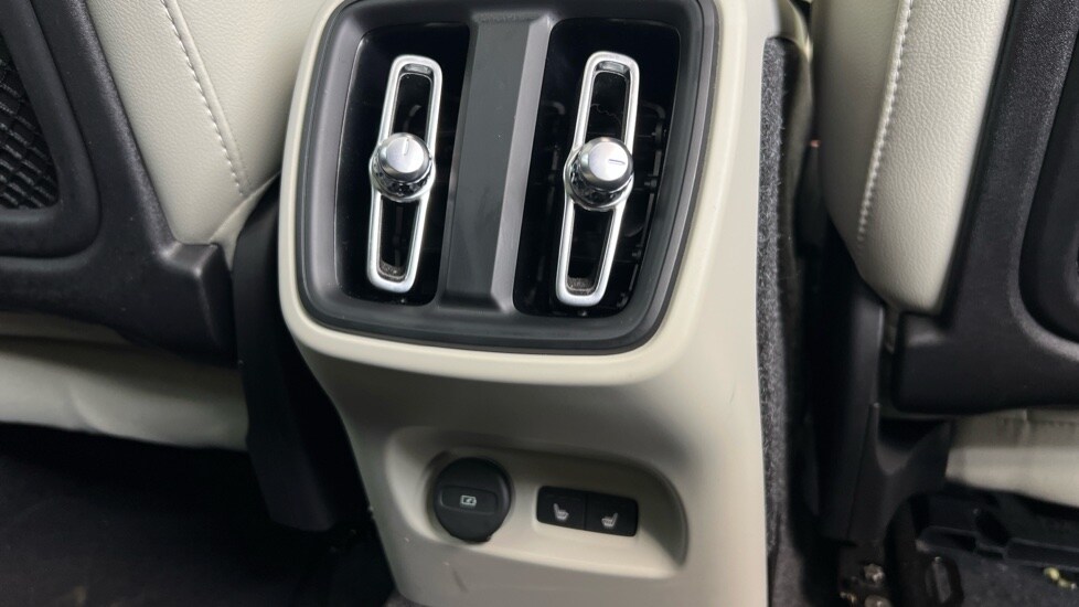 Used Volvo XC40 2025 for sale - 77673840: Photo 14