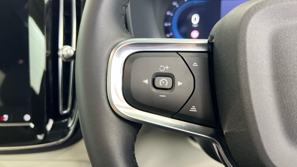 Used Volvo XC40 2025 for sale - 77673840: Photo 21