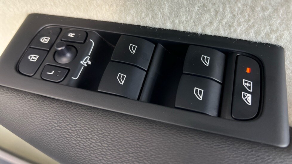 Used Volvo XC40 2025 for sale - 77673840: Photo 24