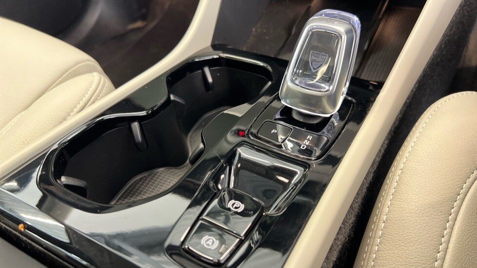 Used Volvo XC40 2025 for sale - 77673840: Photo 25