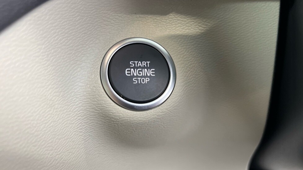 Used Volvo XC40 2025 for sale - 77673840: Photo 27