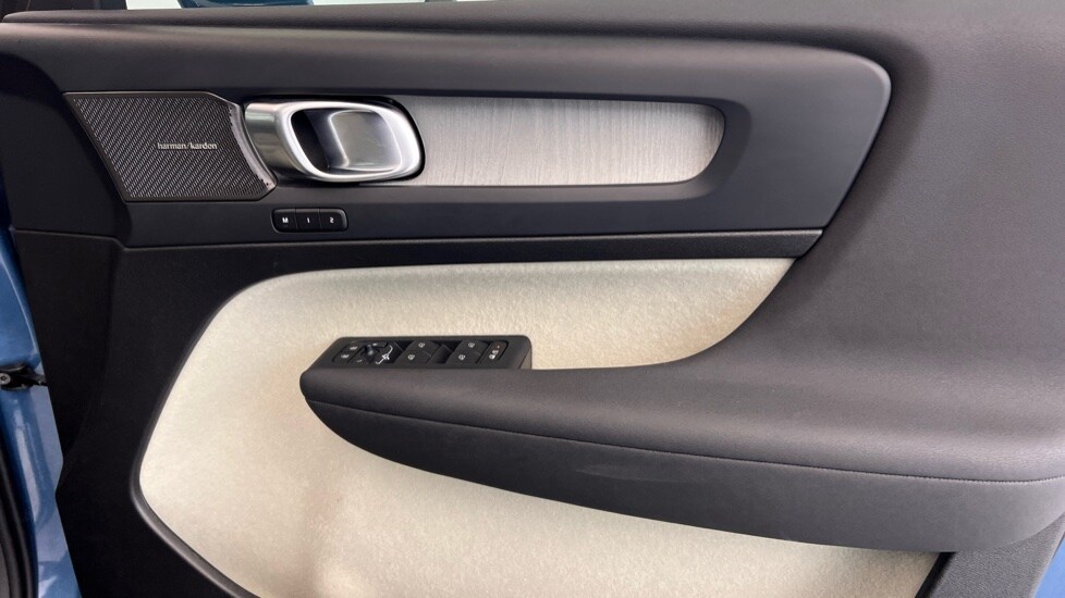 Used Volvo XC40 2025 for sale - 77673840: Photo 29